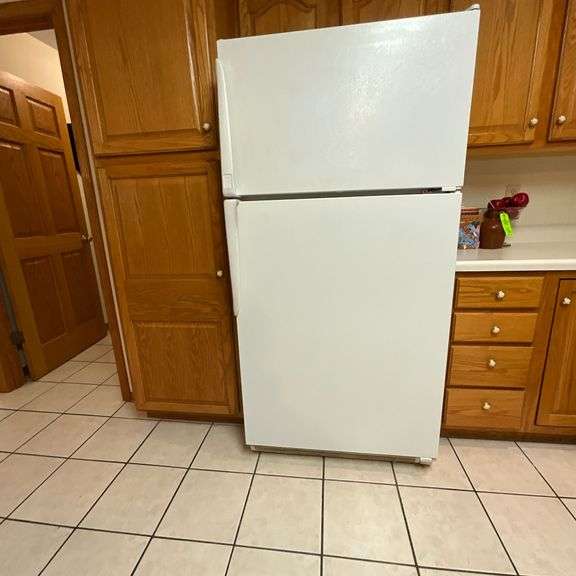 Amana refrigerator, no ice  maker
