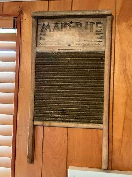 Maid Rite Standard Family Size, No. 2062 washboard image