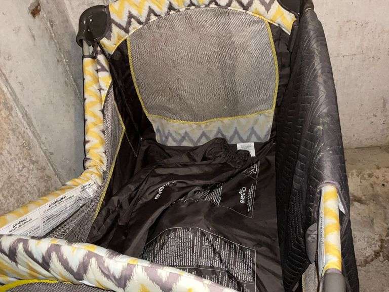 Evenflo folding play pen
