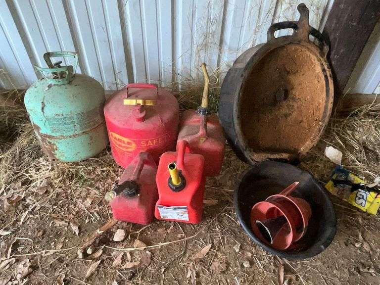 Gas cans, oil pans, funnels, etc. image
