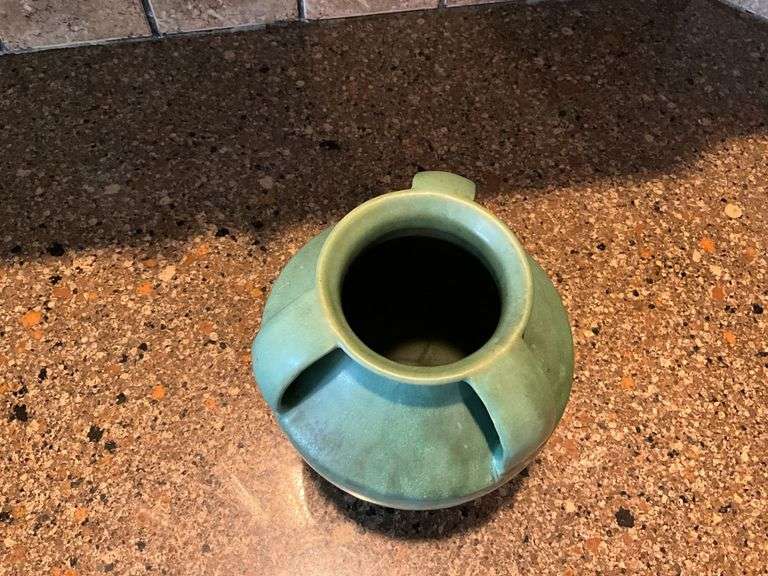 Genuine Bybee handled vase
