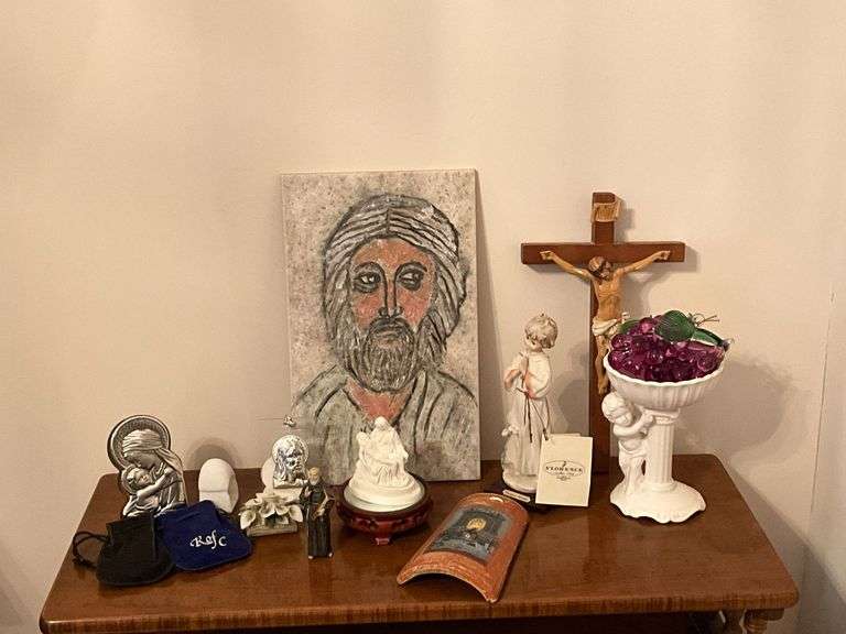 Religious figurines, Madonna and child, rosaries