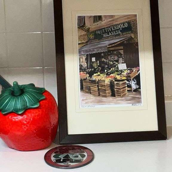 Decorative wall plaques, framed artwork