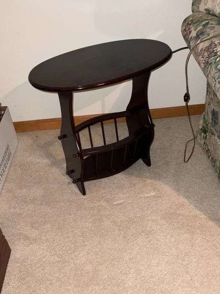 Magazine rack table, needs to be tightened