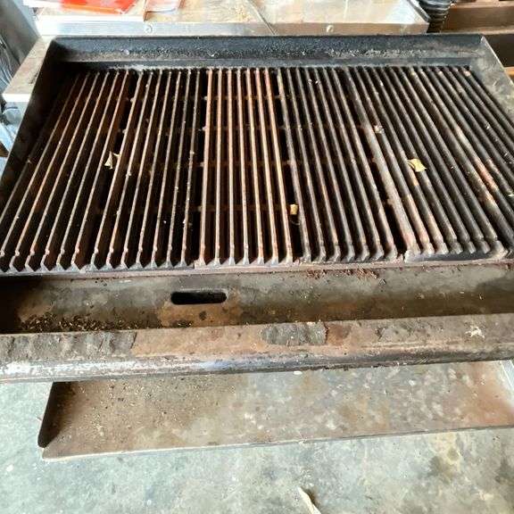 Gas grill with stainless table (36" x 30" x 25" T)