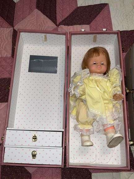 19" Mattel 1964 doll, doll trunk