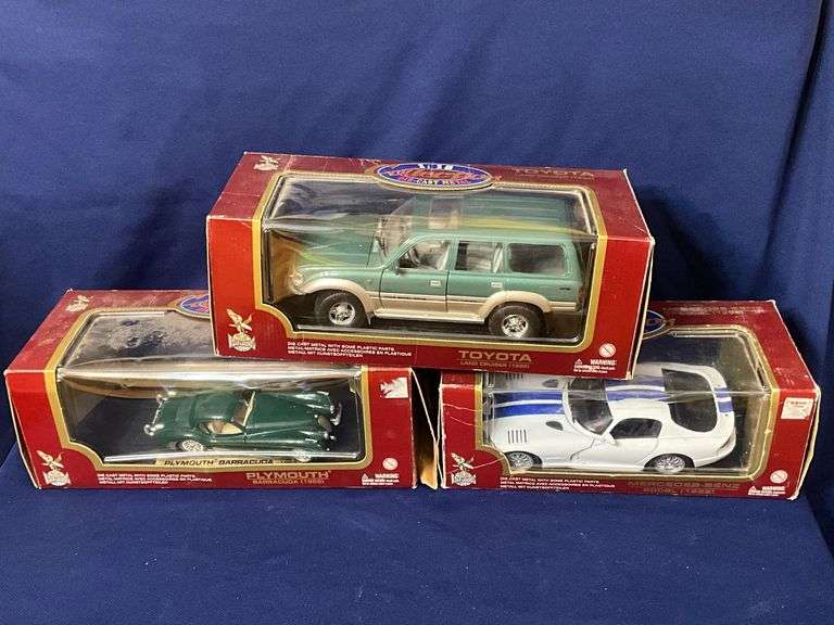 Road Legends die cast cars, 1:18 scale image