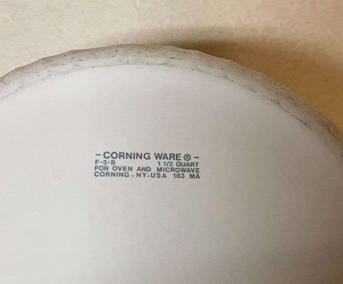 Corning Ware 1 1/2 qt. covered casserole dish