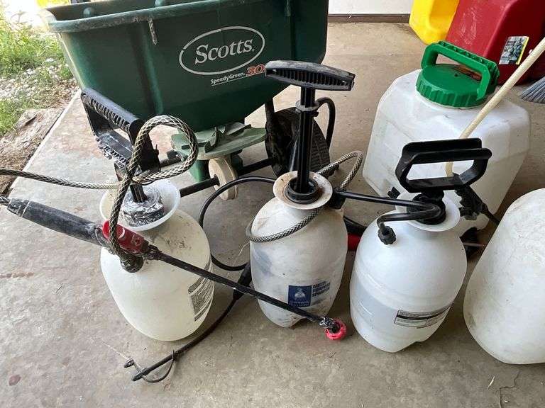 Scotts 3000 spreader, some damage to bin
