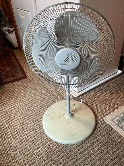 Lakso 16" pedestal fan, working condition