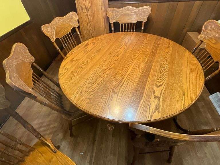 Single pedestal oak? Kitchen table, 53" W with 18" leaf
