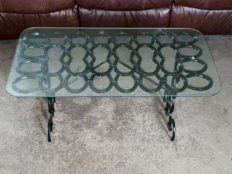 Horseshoe table with removable glass top image