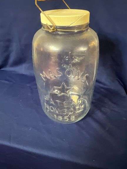 Mason's large glass jar with bail handle, cracked plastic lid