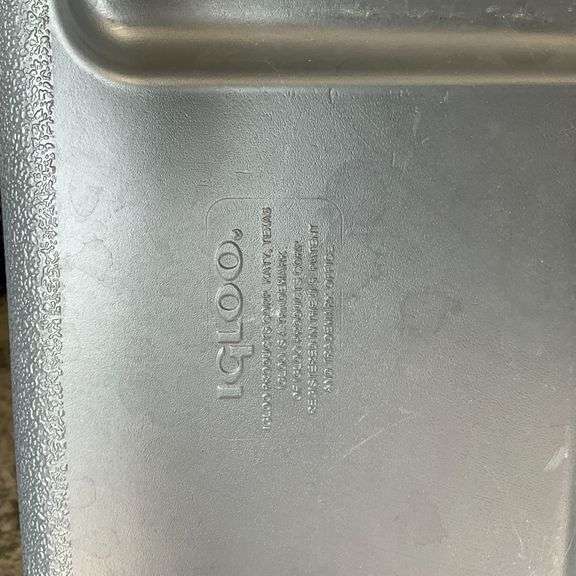 Igloo cooler on wheels