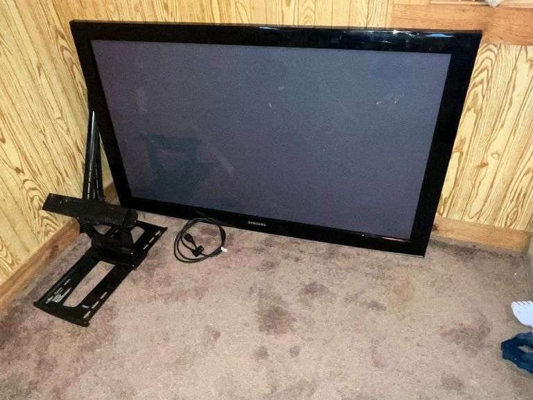 Samsung 50" plasma television and wall bracket image