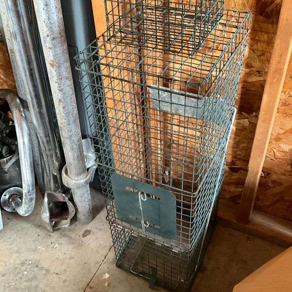 Large and small live traps
