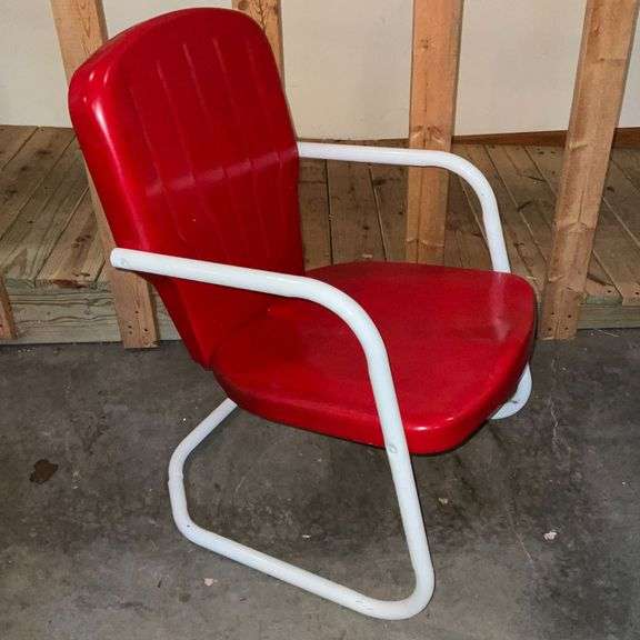 Red metal lawn  chair