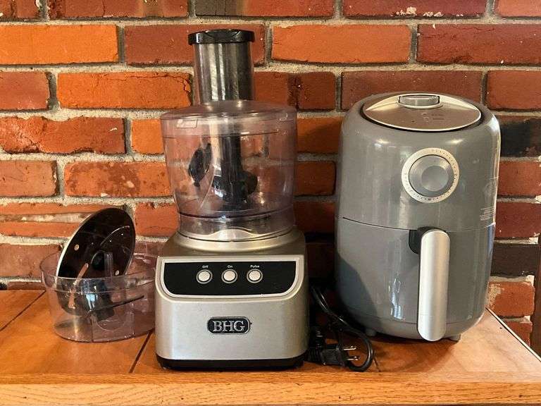 BHG Food Processor with accessories image