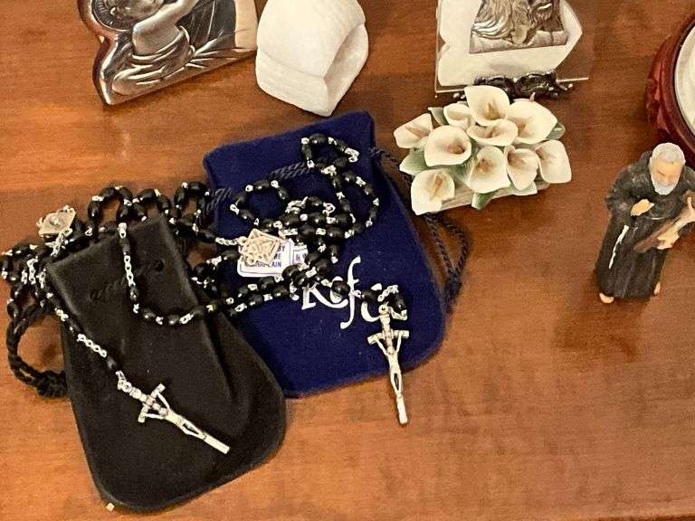 Religious figurines, Madonna and child, rosaries