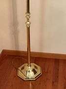 Floor lamp with swing arm