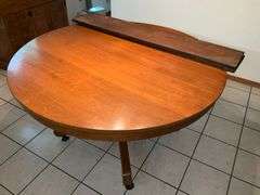 Oak single pedestal dining table, split in top