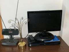 Auvio 19" flatscreen TV with dock for iPod, Radio Shack antenna, Roku