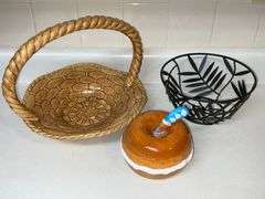 Ceramic basket, bagel dish, metal basket