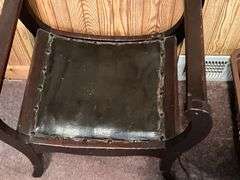 Saddle chair