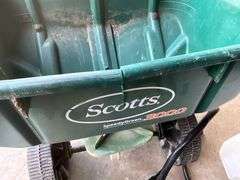 Scotts 3000 spreader, some damage to bin