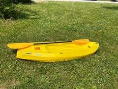 Lifetime Wave mini kayak with set of oars, 75" L, 130 lb. capacity