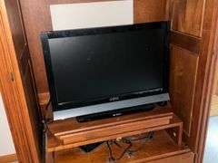 Vizio 26"  flatscreen television with remote, Model E261VA