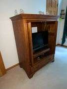 Ethan Allen entertainment cabinet with single drawer, CONTENTS NOT INCLUDED