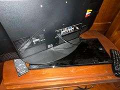 Vizio 26"  flatscreen television with remote, Model E261VA