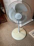 Lakso 16" pedestal fan, working condition