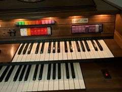 Kimball electric organ Swinger Deluxe 300, 39 1/2" W