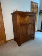 Ethan Allen entertainment cabinet with single drawer, CONTENTS NOT INCLUDED