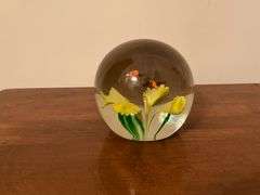 Dynasty Gallery Heirloom Collection art glass paperweight