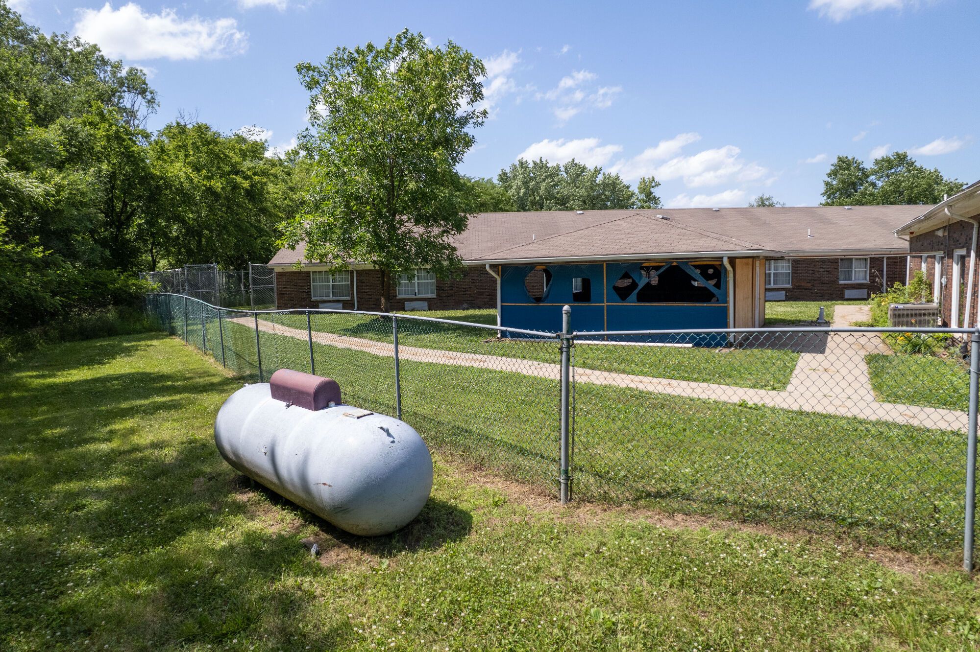 Lot image 100