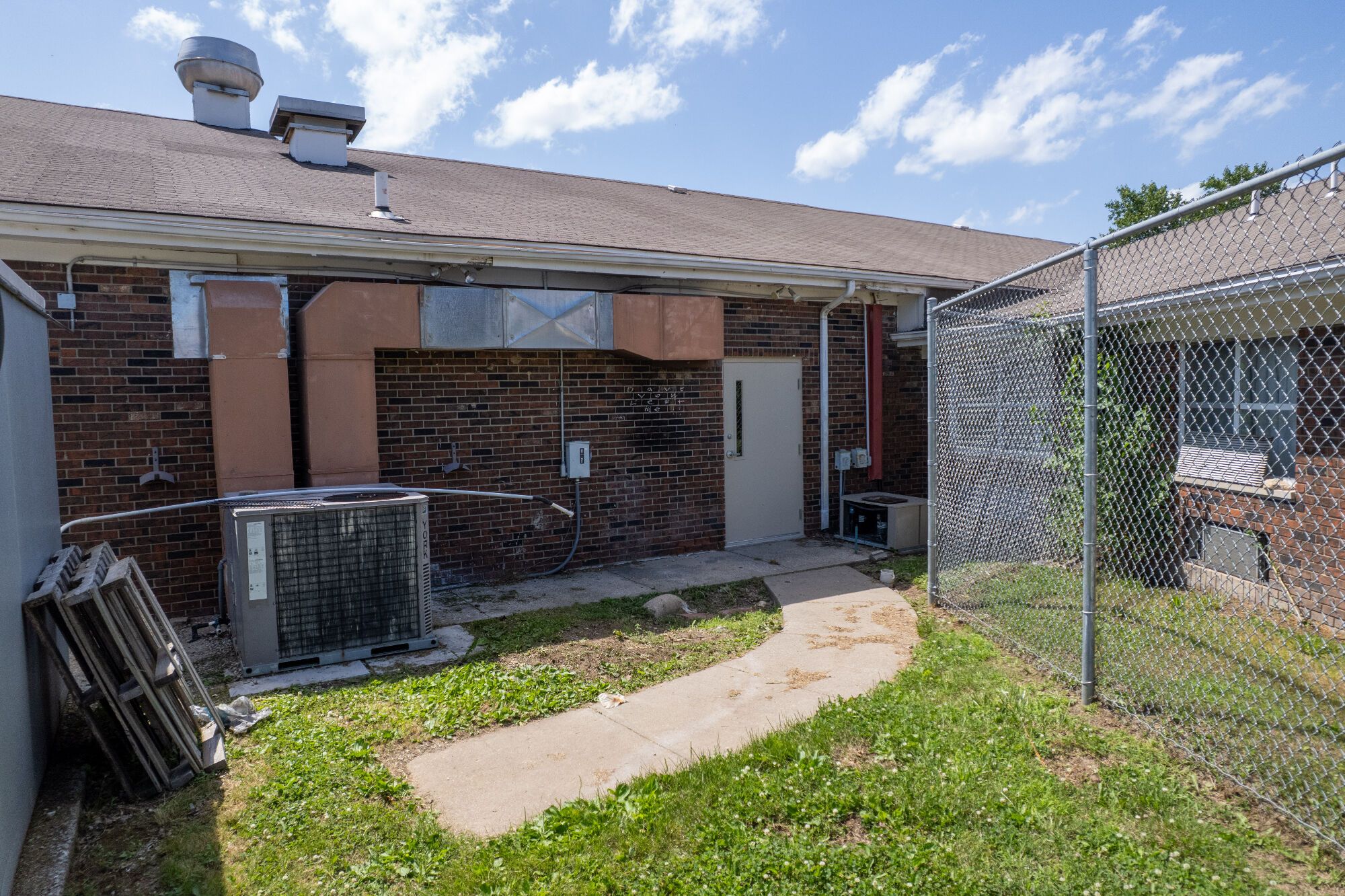 Lot image 97