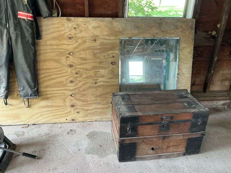 Flat top trunk, no tray, decorated mirror image