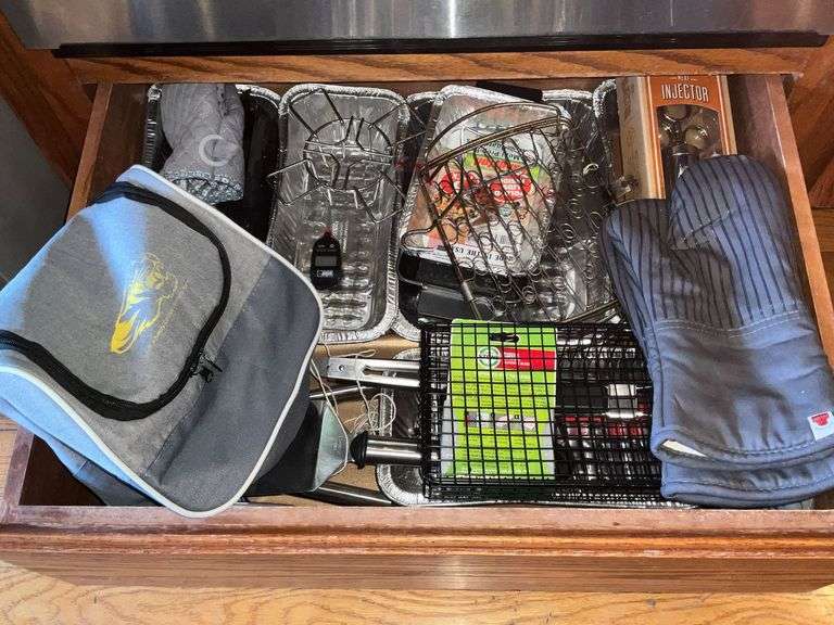 Grilling accessories image