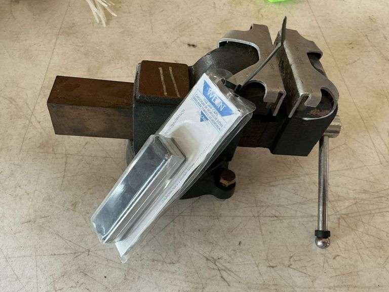Wilton 4" bench vise image
