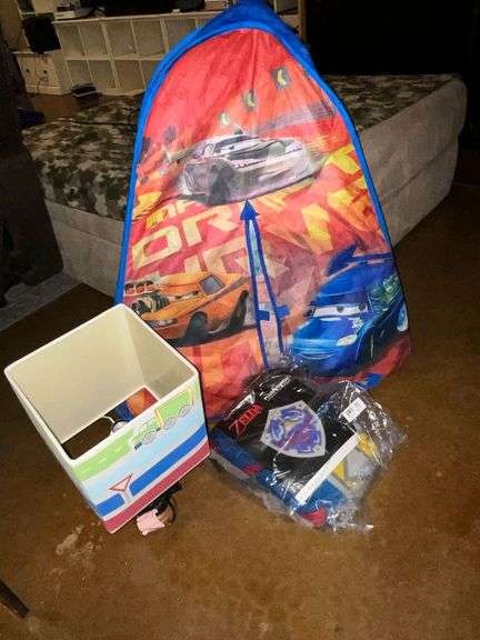 Kid's pop-up tent, dresser lamp image