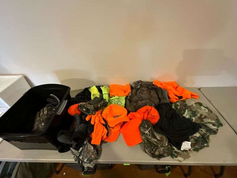 Hunting apparel image