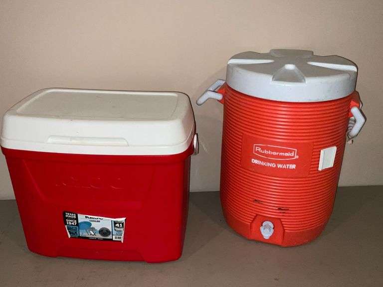 Rubbermaid 5-gallon water cooler, Igloo 26 qt. cooler image