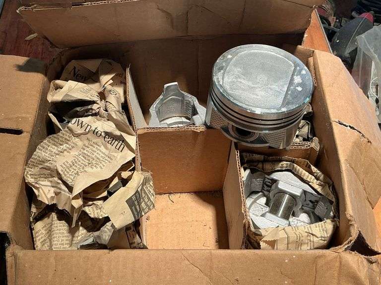 6 unused Badger automotive pistons image