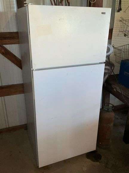 Hotpoint refrigerator with freezer, working condition image