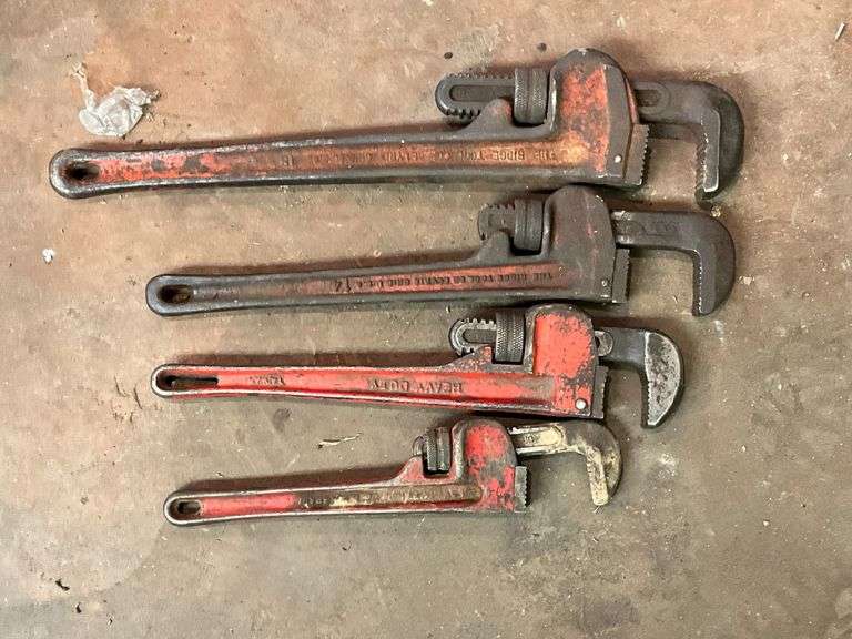 Pipe wrenches image