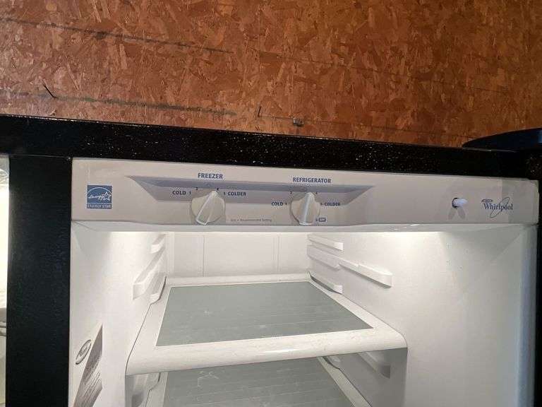 Whirlpool side by side refrigerator, working condition