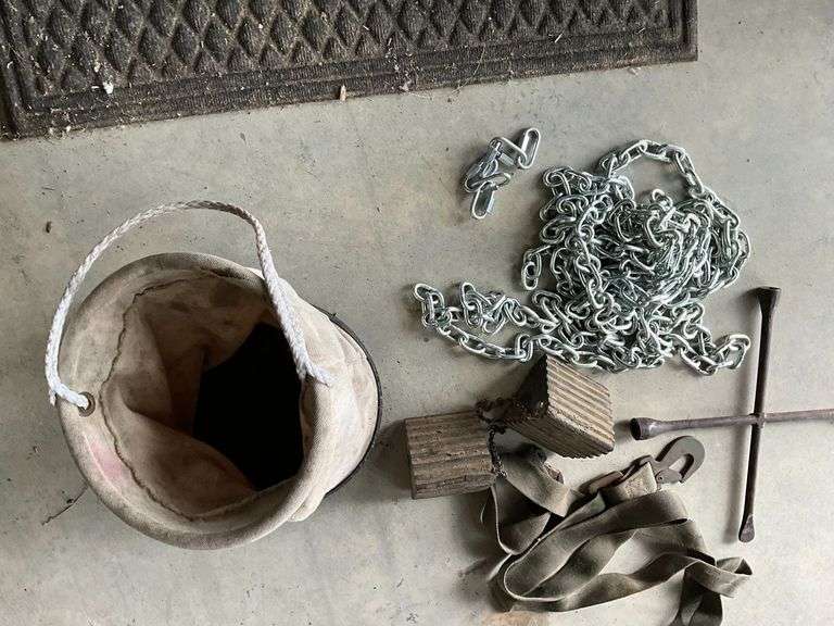 Assortment of chain, 4-way wrench image